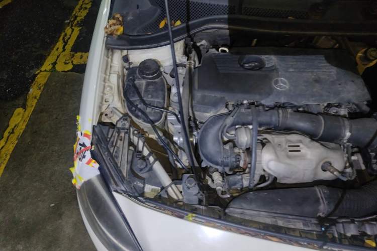 Used Mercedes-Benz B-Class 2015 B 200 Sport Edition Engine Bay Right