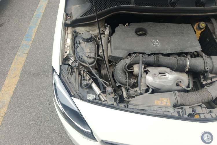 Used Mercedes-Benz B-Class 2015 B 200 Sport Edition Engine Bay Right