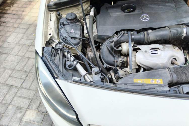 Used Mercedes-Benz B-Class 2015 B 200 Sport Edition Engine Bay Right