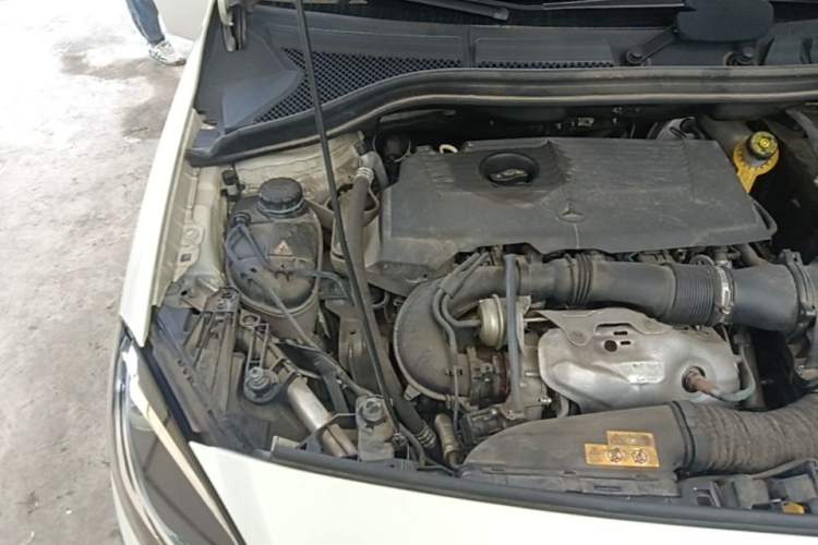 Used Mercedes-Benz B-Class 2015 B 200 Sport Edition Engine Bay Right
