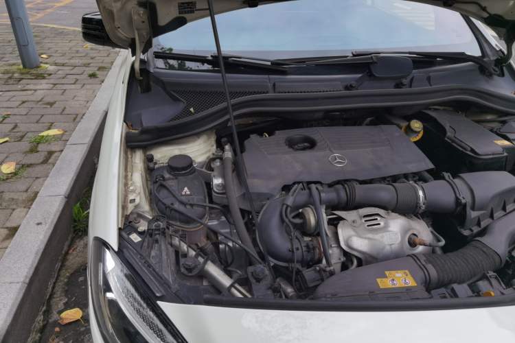 Used Mercedes-Benz B-Class 2015 B 200 Luxury Model Engine Bay Right