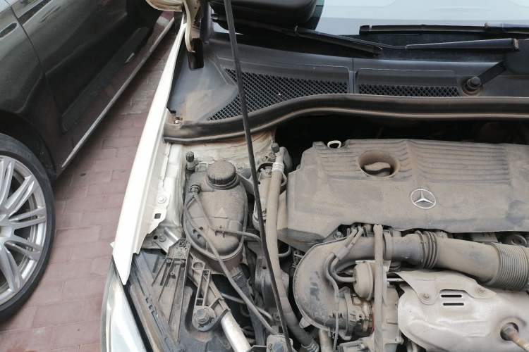 Used Mercedes-Benz B-Class 2015 B 200 Sport Edition Engine Bay Right