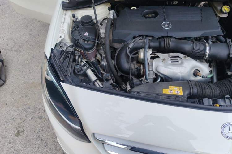 Used Mercedes-Benz B-Class 2015 B 200 Sport Edition Engine Bay Right