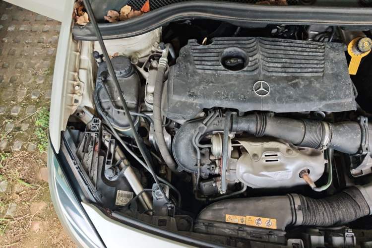 Used Mercedes-Benz B-Class 2015 B 200 Sport Edition Engine Bay Right