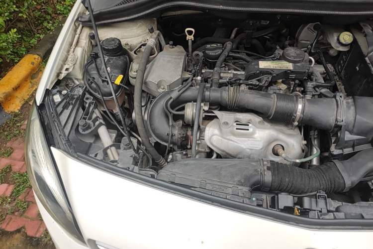 Used Mercedes-Benz B-Class 2015 B 200 Fashion Model Engine Bay Right