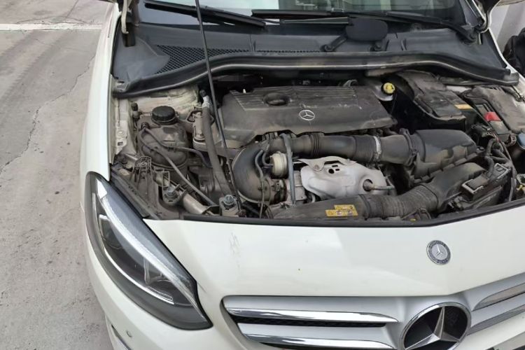 Used Mercedes-Benz B-Class 2015 B 200 Fashion Model Engine Bay Right