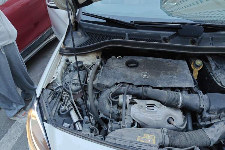 Used Mercedes-Benz B-Class 2015 B 200 Sport Edition Engine Bay Right