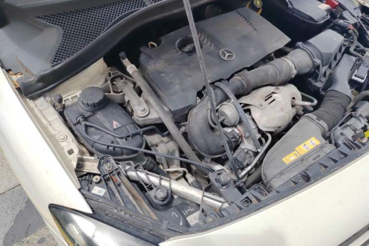 Used Mercedes-Benz B-Class 2015 B 200 Luxury Model Engine Bay Right