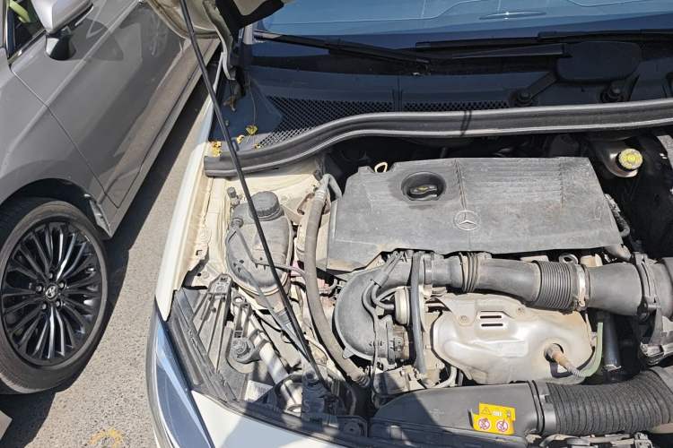 Used Mercedes-Benz B-Class 2015 B 200 Sport Edition Engine Bay Right
