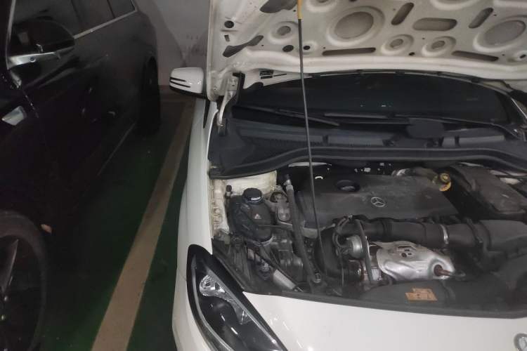 Used Mercedes-Benz B-Class 2015 B 200 Sport Edition Engine Bay Right