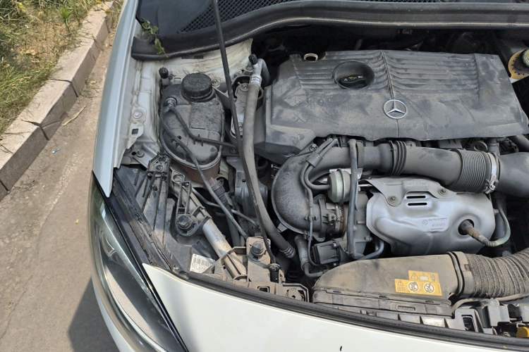 Used Mercedes-Benz B-Class 2015 B 200 Sport Edition Engine Bay Right