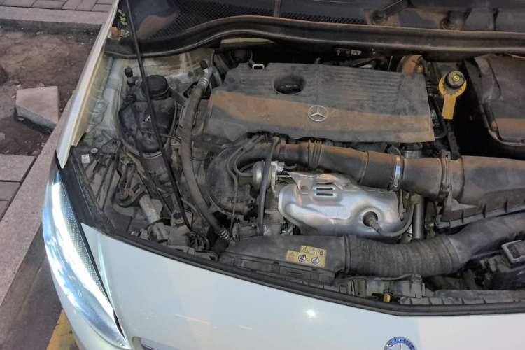 Used Mercedes-Benz B-Class 2015 B 200 Fashion Model Engine Bay Right