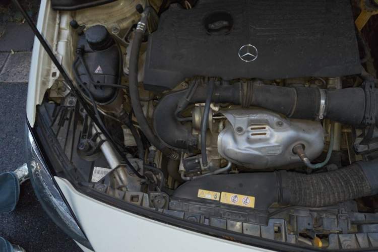 Used Mercedes-Benz B-Class 2015 B 200 Sport Edition Engine Bay Right