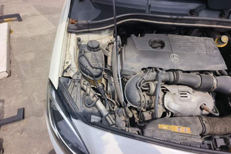 Used Mercedes-Benz B-Class 2015 B 200 Sport Edition Engine Bay Right
