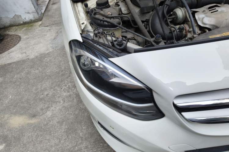 Used Mercedes-Benz B-Class 2015 B 200 Sport Edition Engine Bay Right