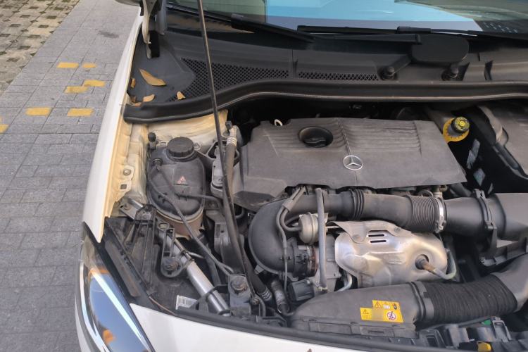 Used Mercedes-Benz B-Class 2015 B 200 Sport Edition Engine Bay Right