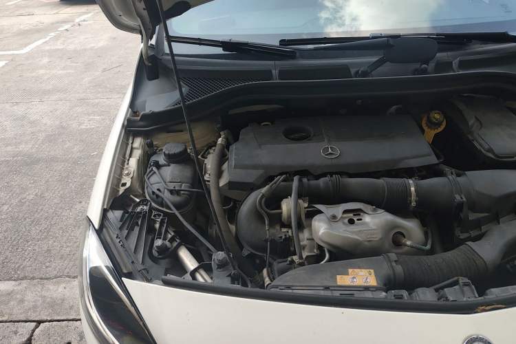Used Mercedes-Benz B-Class 2015 B 200 Sport Edition Engine Bay Right