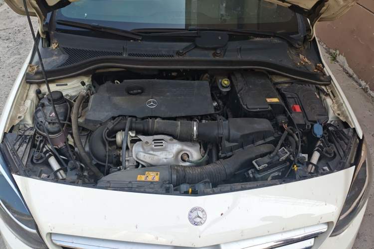Used Mercedes-Benz B-Class 2015 B 200 Sport Edition Engine Bay