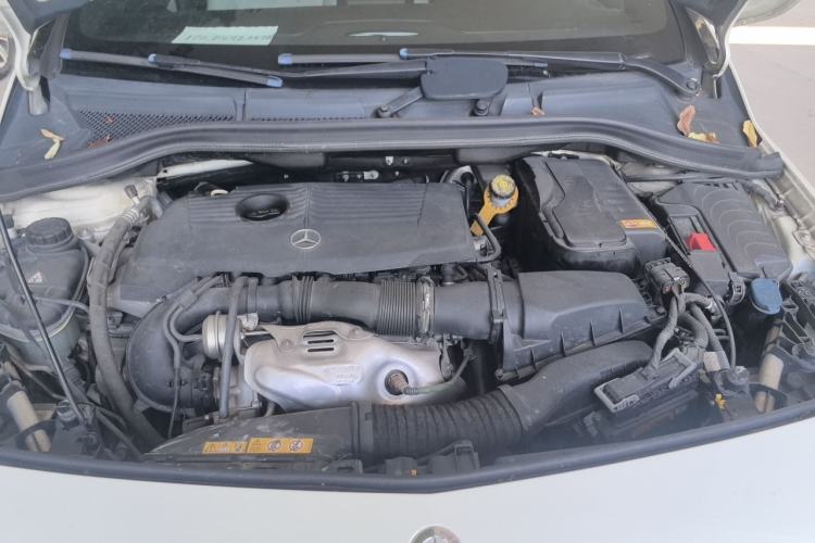 Used Mercedes-Benz B-Class 2015 B 200 Fashion Model Engine Bay