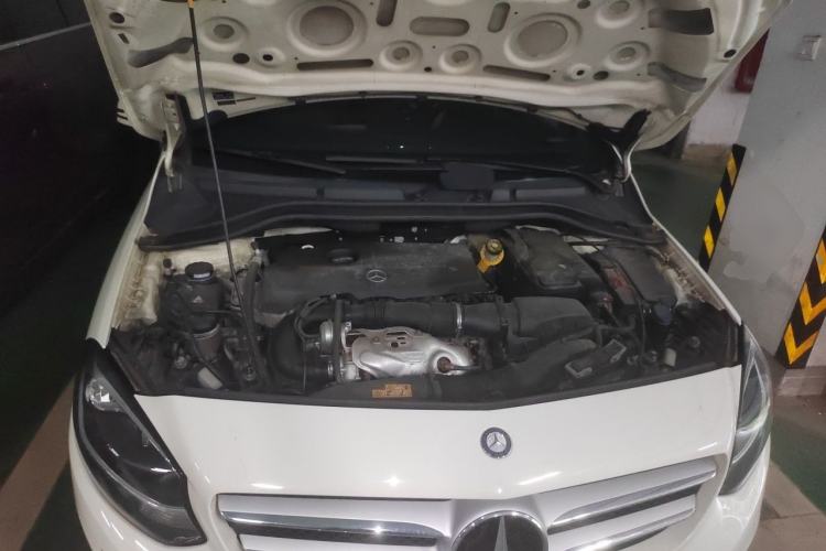 Used Mercedes-Benz B-Class 2015 B 200 Sport Edition Engine Bay