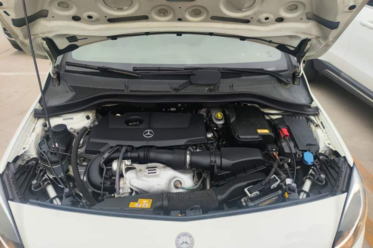 Used Mercedes-Benz B-Class 2015 B 200 Sport Edition Engine Bay