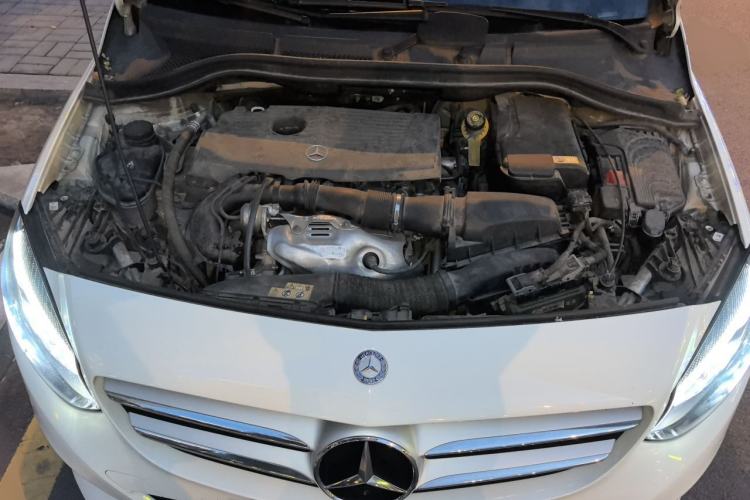 Used Mercedes-Benz B-Class 2015 B 200 Fashion Model Engine Bay
