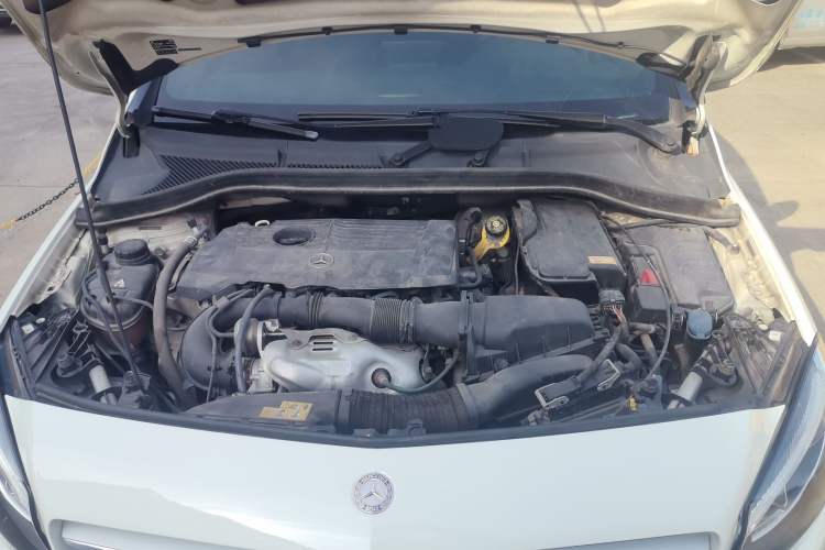 Used Mercedes-Benz B-Class 2015 B 200 Fashion Model Engine Bay