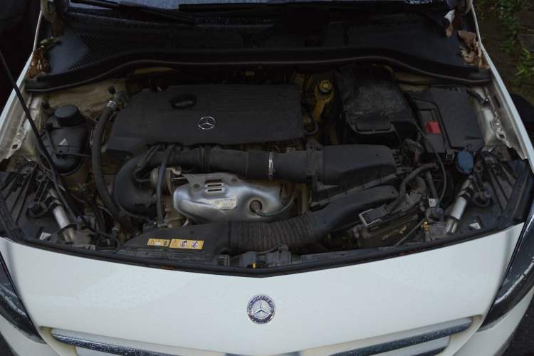 Used Mercedes-Benz B-Class 2015 B 200 Sport Edition Engine Bay