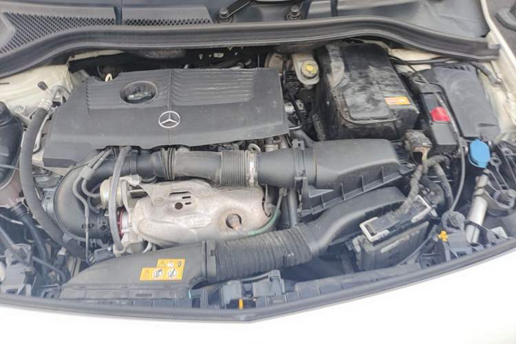 Used Mercedes-Benz B-Class 2015 B 200 Sport Edition Engine Bay