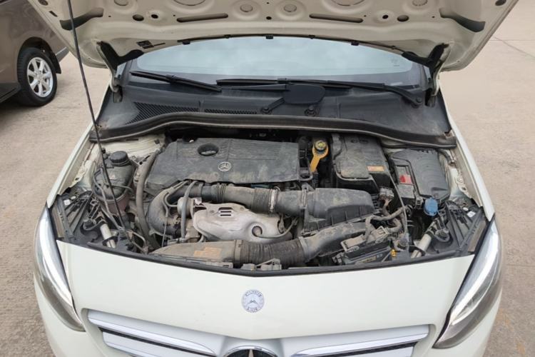 Used Mercedes-Benz B-Class 2015 B 200 Fashion Model Engine Bay