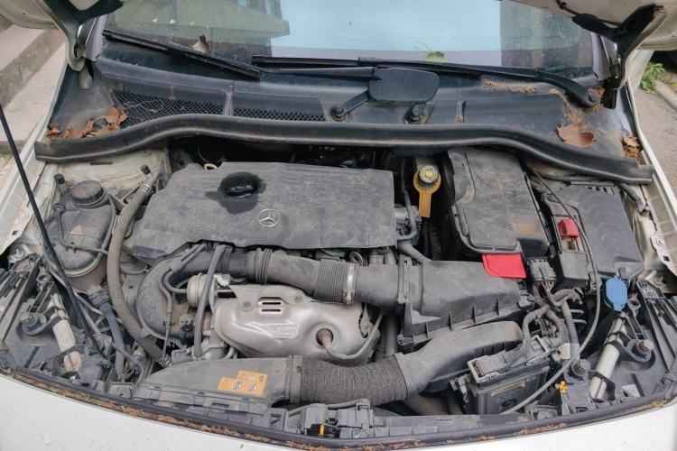 Used Mercedes-Benz B-Class 2015 B 200 Sport Edition Engine Bay