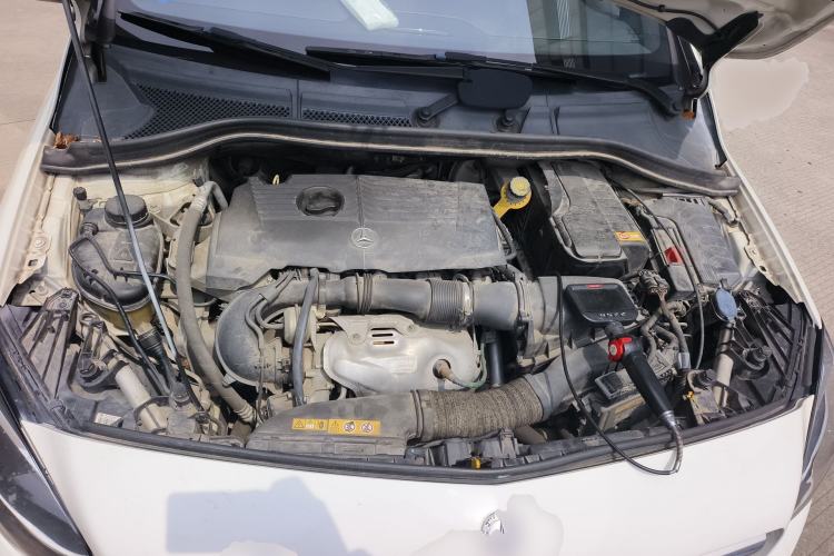 Used Mercedes-Benz B-Class 2015 B 200 Sport Edition Engine Bay
