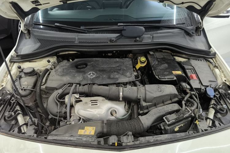 Used Mercedes-Benz B-Class 2015 B 200 Fashion Model Engine Bay