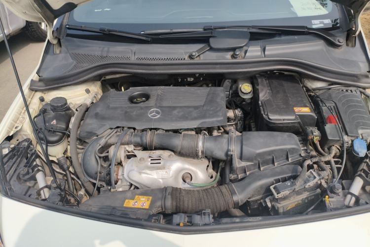 Used Mercedes-Benz B-Class 2015 B 200 Fashion Model Engine Bay
