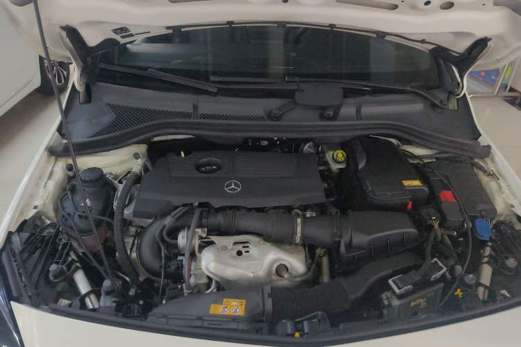 Used Mercedes-Benz B-Class 2015 B 200 Sport Edition Engine Bay