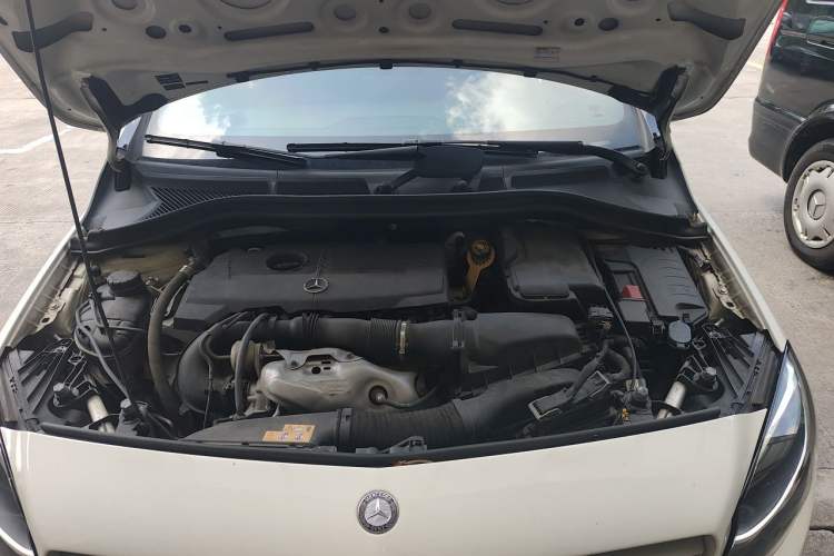 Used Mercedes-Benz B-Class 2015 B 200 Sport Edition Engine Bay
