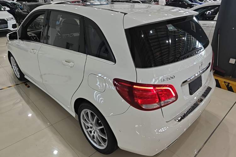 Used Mercedes-Benz B-Class 2015 B 200 Sport Edition Exterior 2