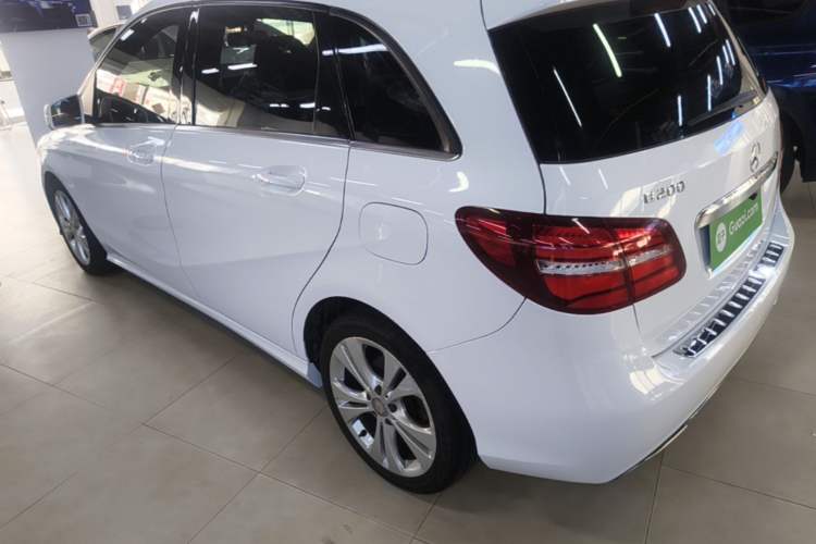 Used Mercedes-Benz B-Class 2015 B 200 Fashion Model Exterior 2