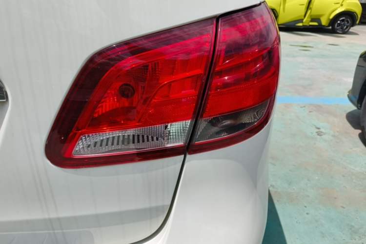Used Mercedes-Benz B-Class 2015 B 200 Sport Edition Exterior 3