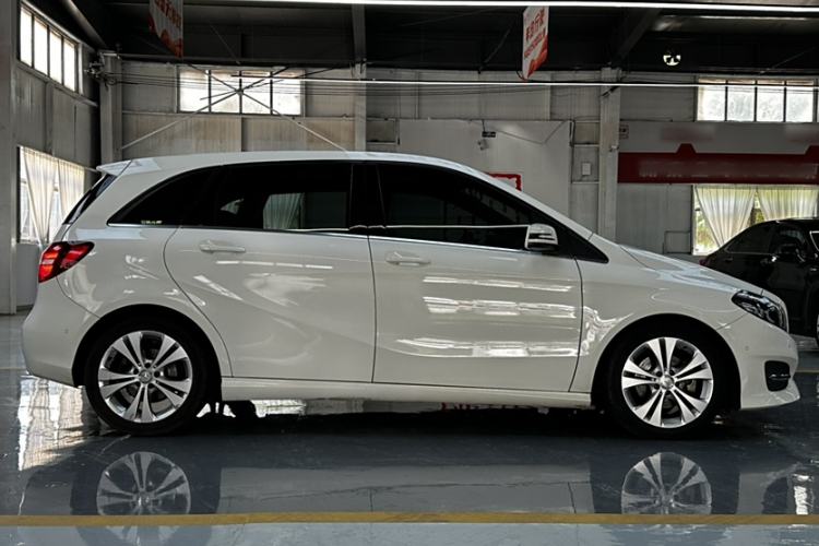 Used Mercedes-Benz B-Class 2015 B 200 Fashion Model Exterior 3
