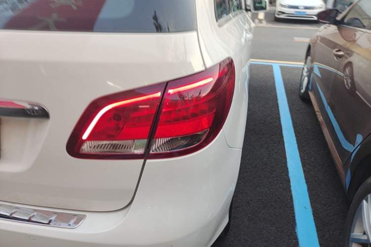 Used Mercedes-Benz B-Class 2015 B 200 Sport Edition Exterior 3