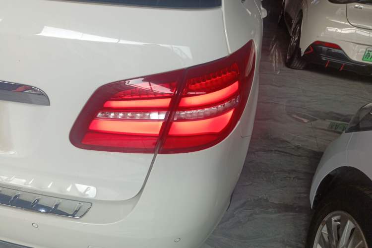 Used Mercedes-Benz B-Class 2015 B 200 Fashion Model Exterior 3