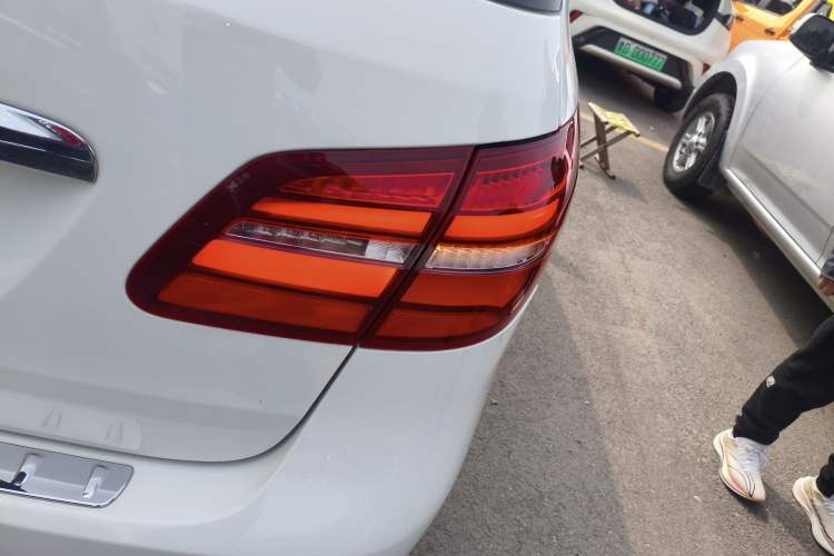 Used Mercedes-Benz B-Class 2015 B 200 Fashion Model Exterior 3