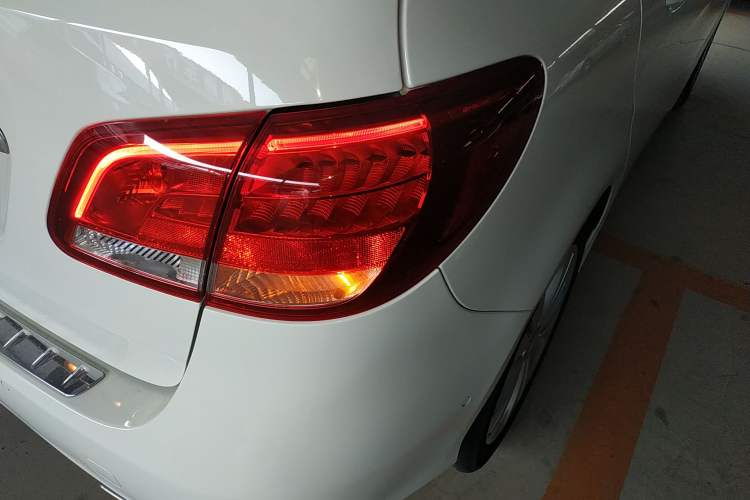 Used Mercedes-Benz B-Class 2015 B 200 Sport Edition Exterior 6