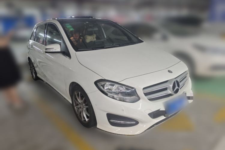 Used Mercedes-Benz B-Class 2015 B 200 Sport Edition Front Right 45 Deg