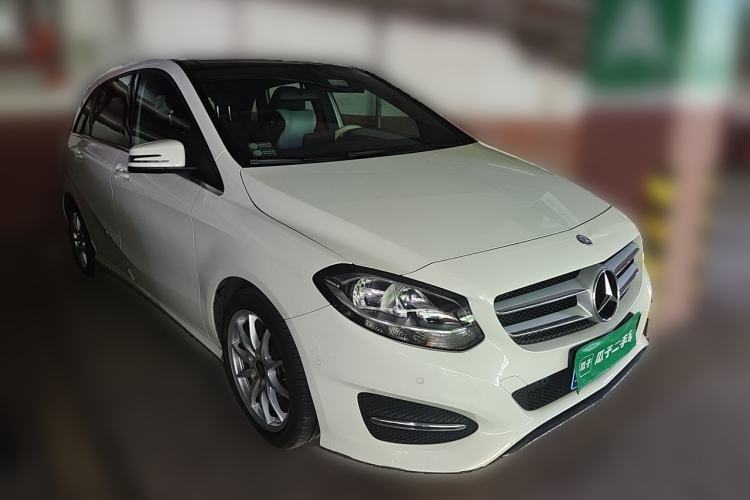 Used Mercedes-Benz B-Class 2015 B 200 Sport Edition Front Right 45 Deg