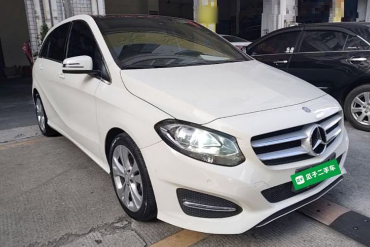 Used Mercedes-Benz B-Class 2015 B 200 Sport Edition Front Right 45 Deg