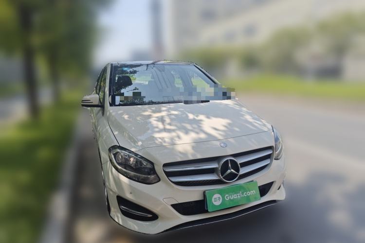 Used Mercedes-Benz B-Class 2015 B 200 Sport Edition Front Right 45 Deg