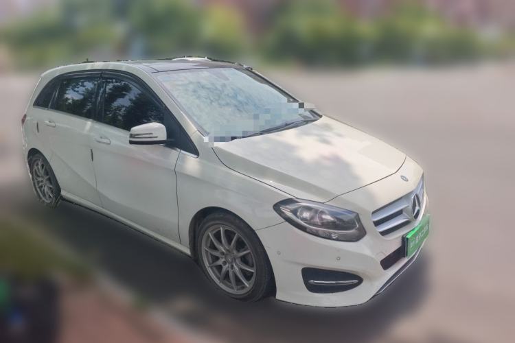 Used Mercedes-Benz B-Class 2015 B 200 Sport Edition Front Right 45 Deg