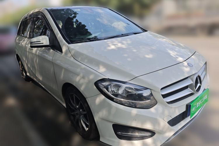 Used Mercedes-Benz B-Class 2015 B 200 Sport Edition Front Right 45 Deg